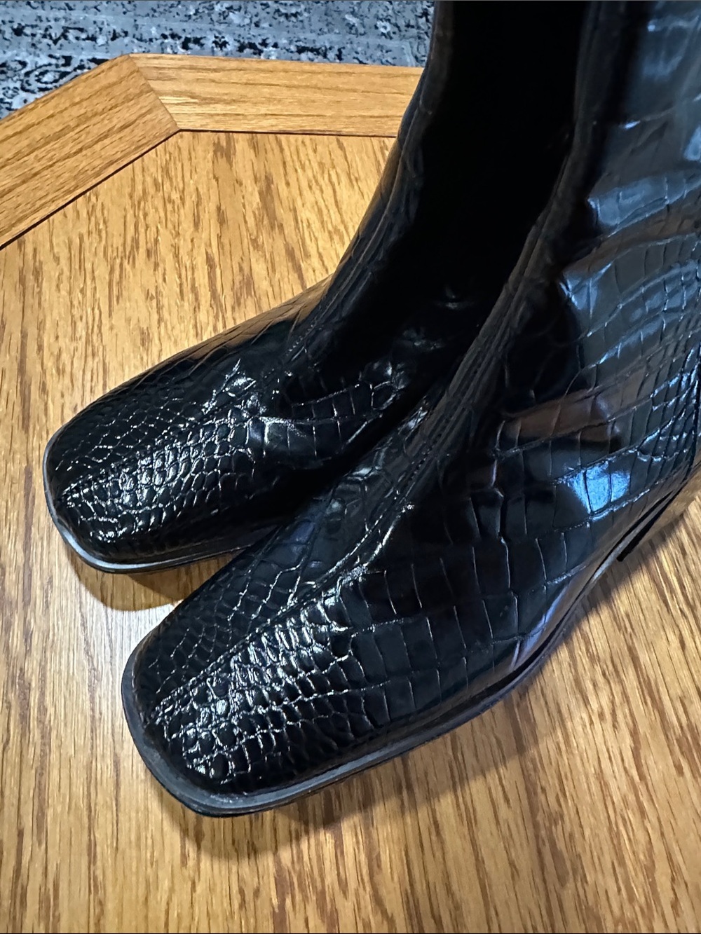 *URBAN OUTFITTERS* Black Croc-Embossed Mid-Calf Block Heel Boots Size 39 - Picture 9 of 11